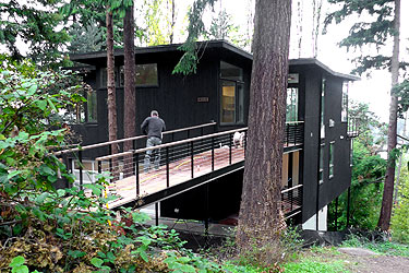 Chae Bellevue Residence Entry Bridge